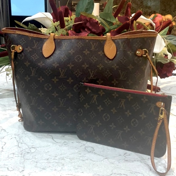 Louis Vuitton Handbags - Louis Vuitton Neverfull MM Monogram